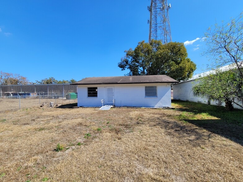 Primary Photo Of 4830 Gall Blvd, Zephyrhills Flex For Lease