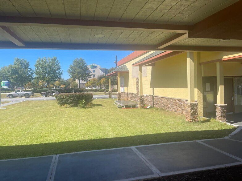 More Photos Of 1700 US-280, Phenix City Hotel For Sale