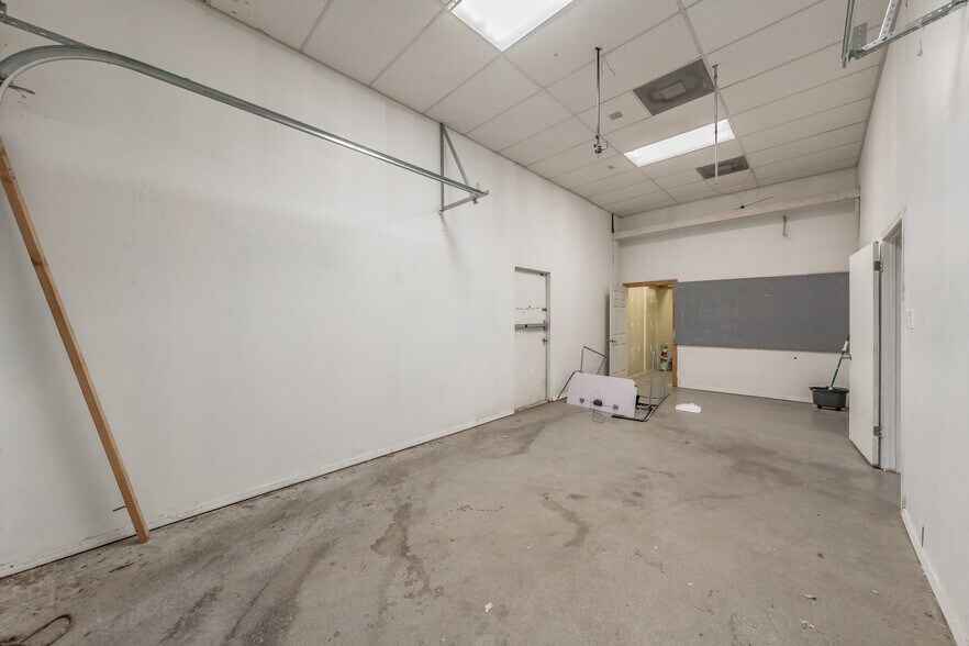 More Photos Of 7235 Glenview Dr, Richland Hills Office For Sale