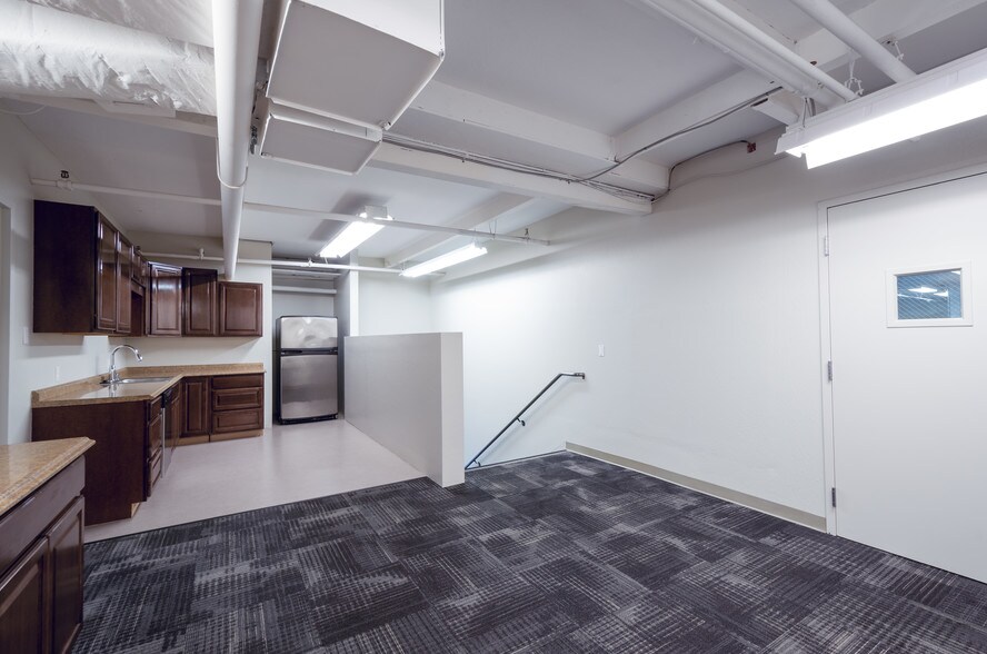 More Photos Of 901 Shasta St, Redwood City Warehouse For Lease