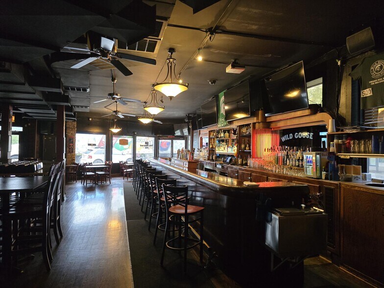 More Photos Of 4263 Lincoln Ave, Chicago Restaurant For Sale