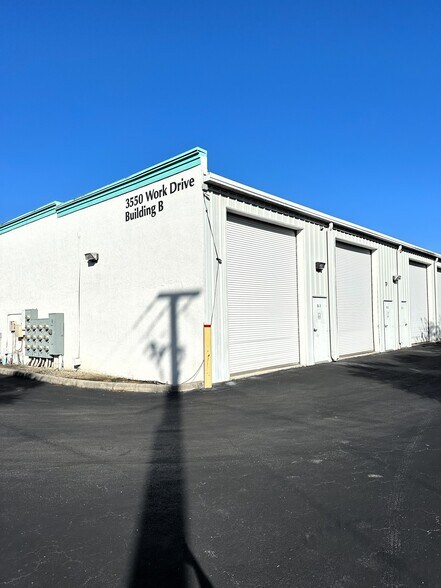 More Photos Of 3560 Work Dr, Fort Myers Warehouse For Lease