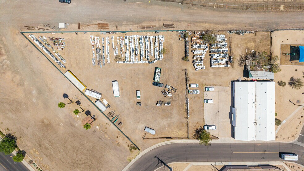 More Photos Of 5850 W Market St, Glendale Service For Sale