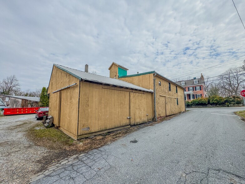 More Photos Of 37 N Greenwich St, Alloway Freestanding For Sale