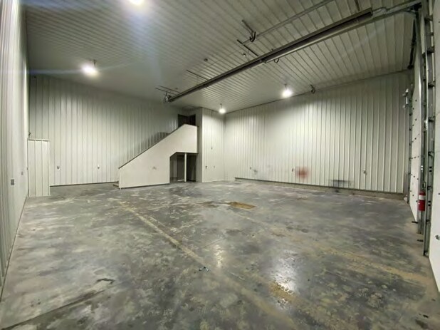 More Photos Of 1010 12 Av, Coaldale Flex For Lease