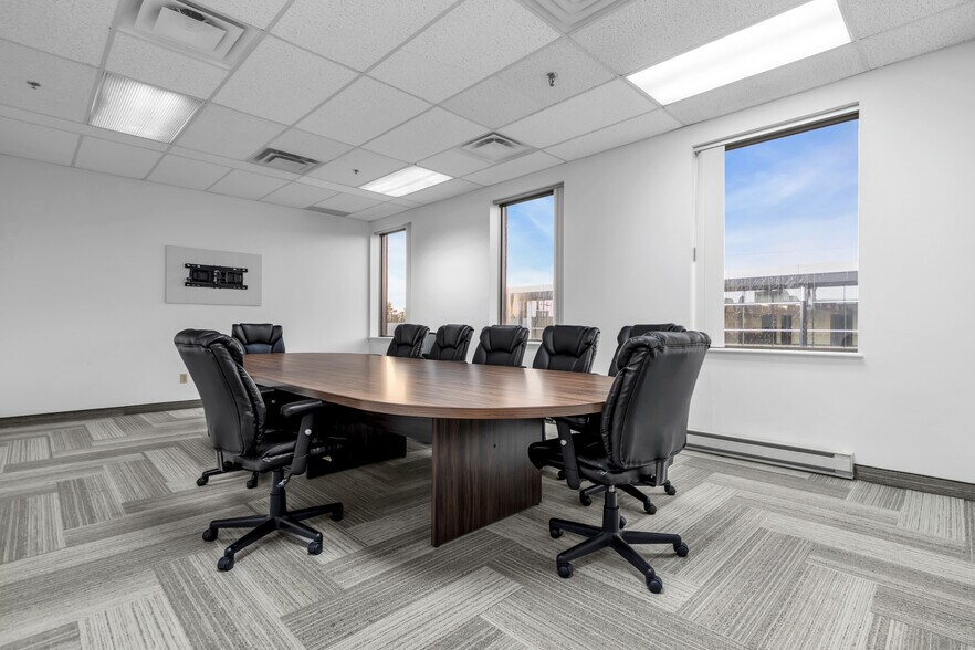 More Photos Of 4890-4898 Boul Taschereau, Longueuil General Retail For Sale