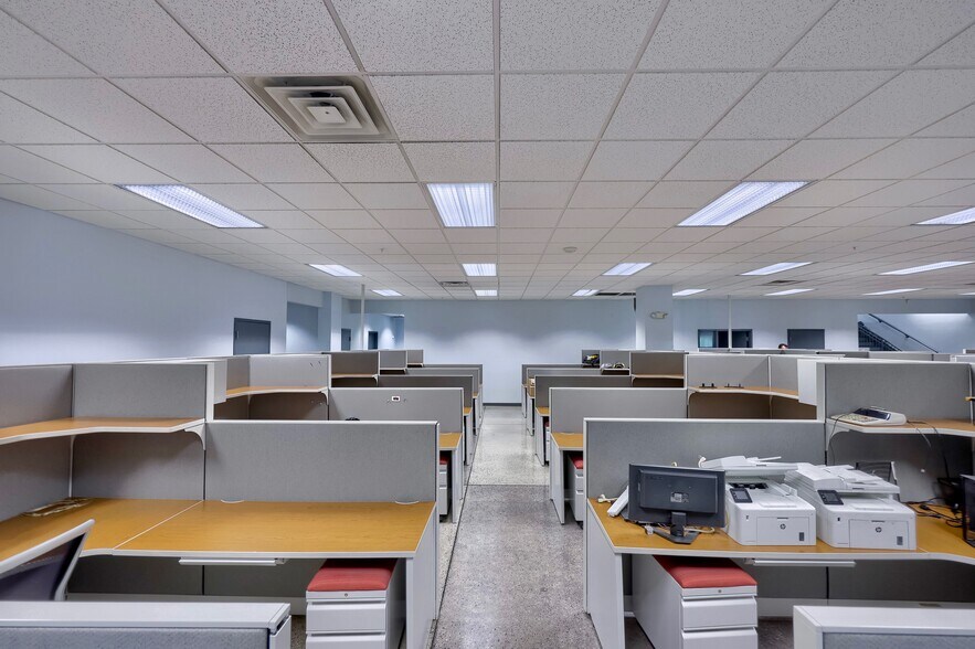 More Photos Of 22 Blackhawk Ln, Elizabethtown Distribution For Sale