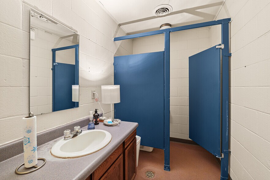 More Photos Of 254 Winnebago Dr, Fond Du Lac Office For Sale