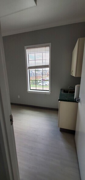 More Photos Of 2905 Kingman St, Metairie Medical For Lease