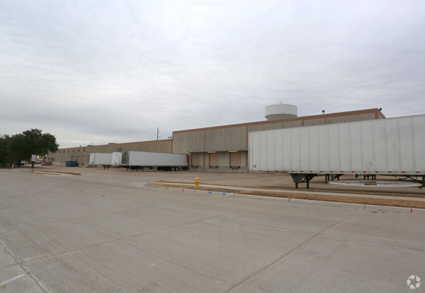 More Photos Of 815 S Coppell Rd, Coppell Distribution For Lease