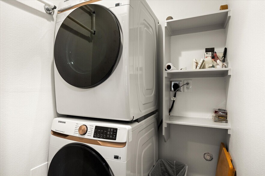 More Photos Of 111 S Houston St, Granbury Loft Creative Space For Sale