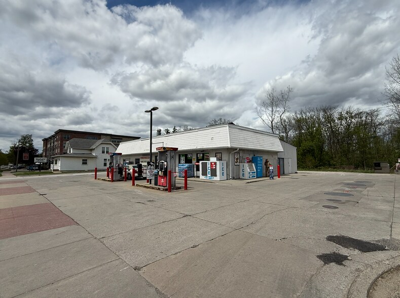 More Photos Of 206 W Grand River Ave, Williamston Convenience Store For Lease
