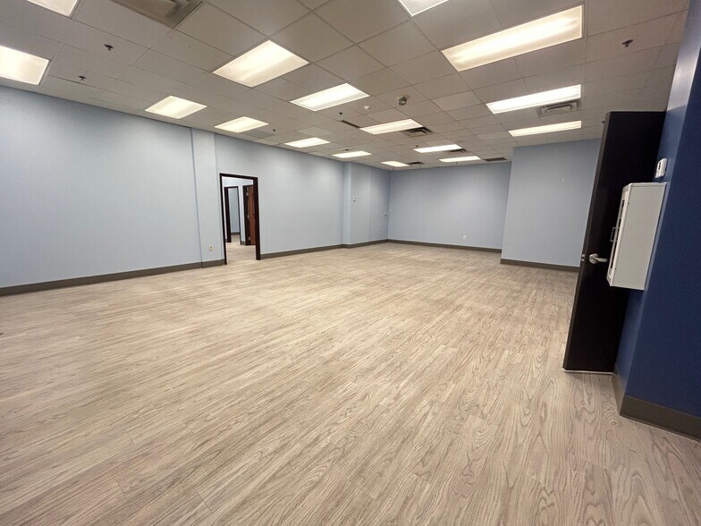 More Photos Of 22 N 1st St, Newark Light Distribution For Lease