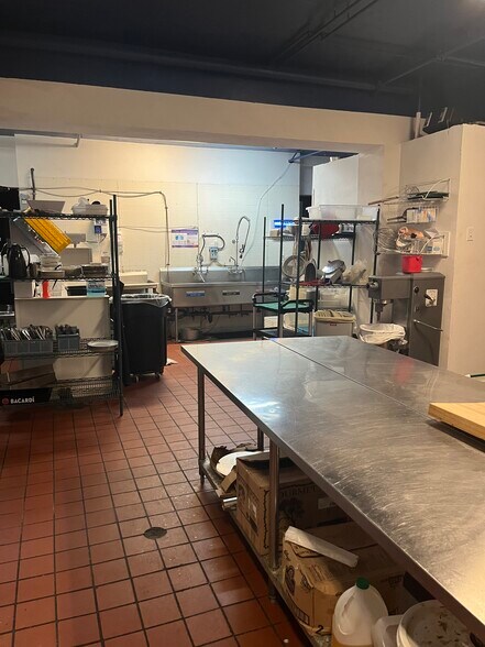 More Photos Of 617 Main St, Hyannis General Retail For Lease