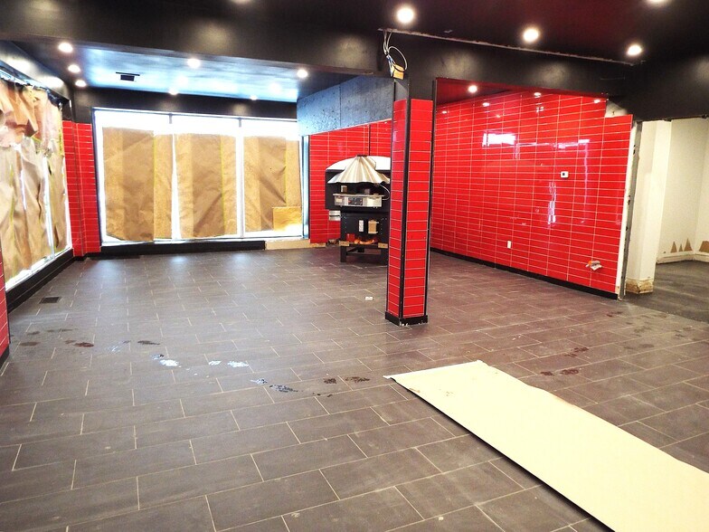 More Photos Of 944A Simcoe St N, Oshawa Freestanding For Lease