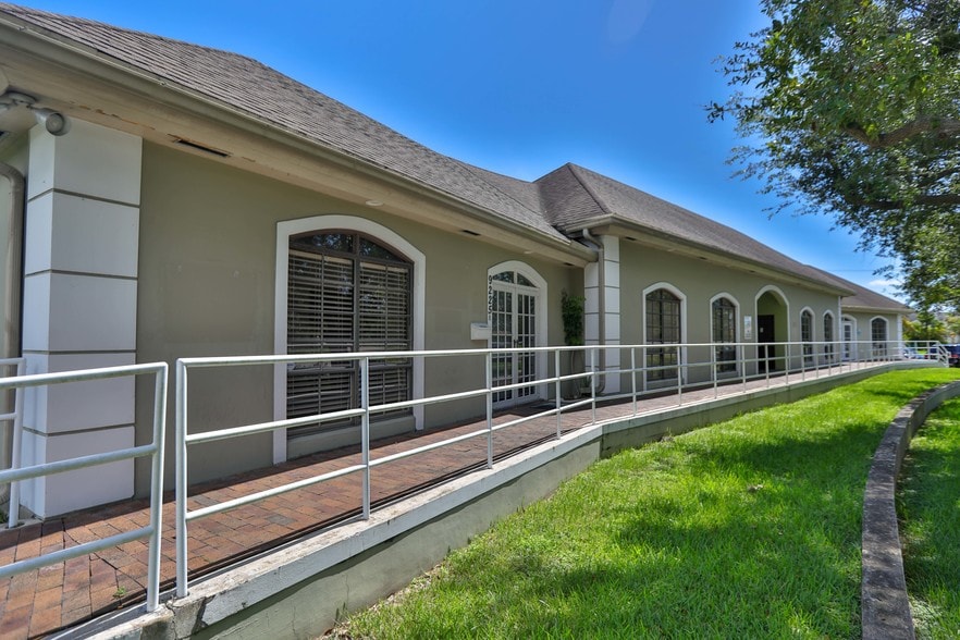 More Photos Of 9245 SW 158th Ln, Miami Office For Lease