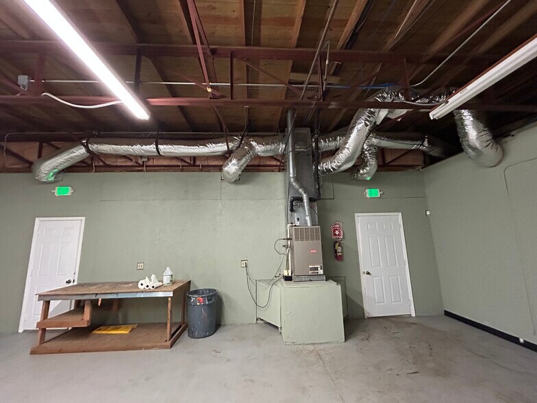 More Photos Of 121 S Glenwood Blvd, Tyler Storefront For Sale