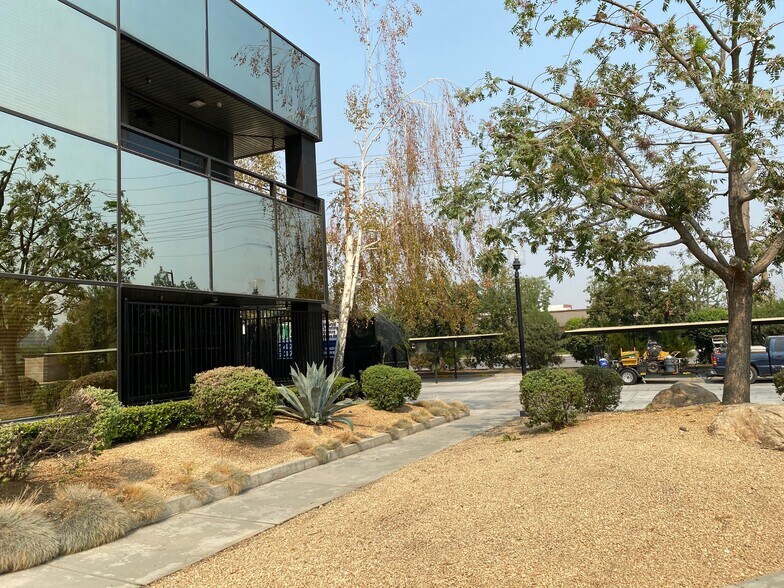 More Photos Of 3434 Truxtun Ave, Bakersfield Office For Lease