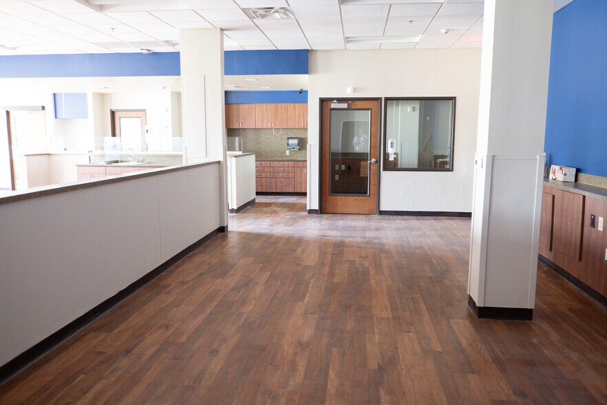 More Photos Of 3301 E US Highway 377, Granbury Storefront Retail Office For Lease