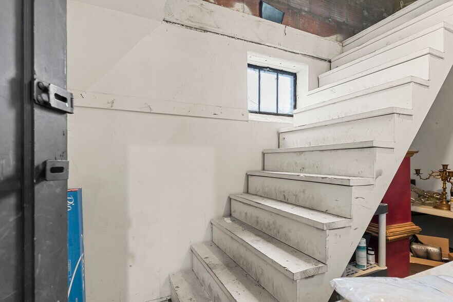 More Photos Of 138 E Market St, New Albany Lodge Meeting Hall For Sale