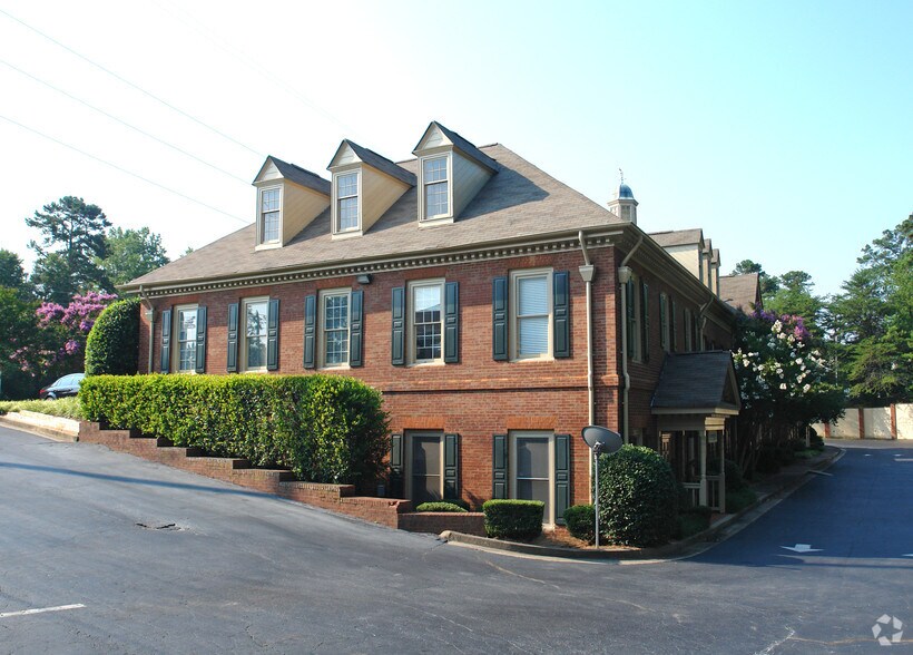 More Photos Of 5252 Roswell Rd NE, Atlanta Office For Lease