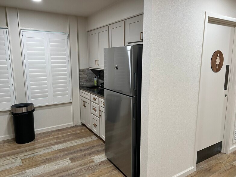 More Photos Of 4527 Lake Shore Dr, Waco Office For Lease