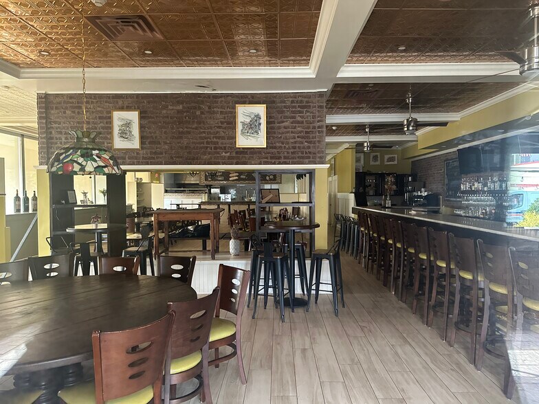 More Photos Of 300 E Main St, Riverhead Restaurant For Lease