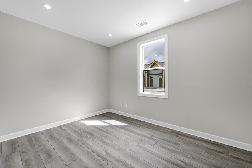 More Photos Of 1325 Main St, Katy Medical For Sale