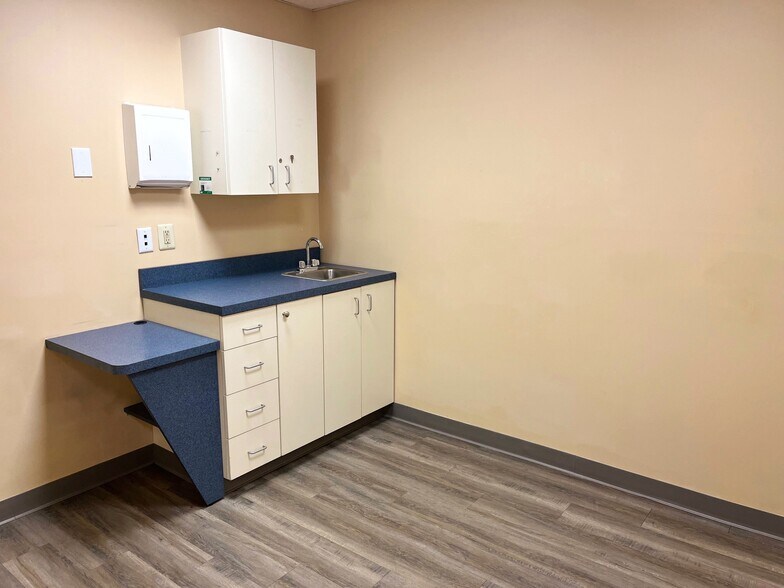 More Photos Of 705 W White Horse Rd, Voorhees Medical For Lease