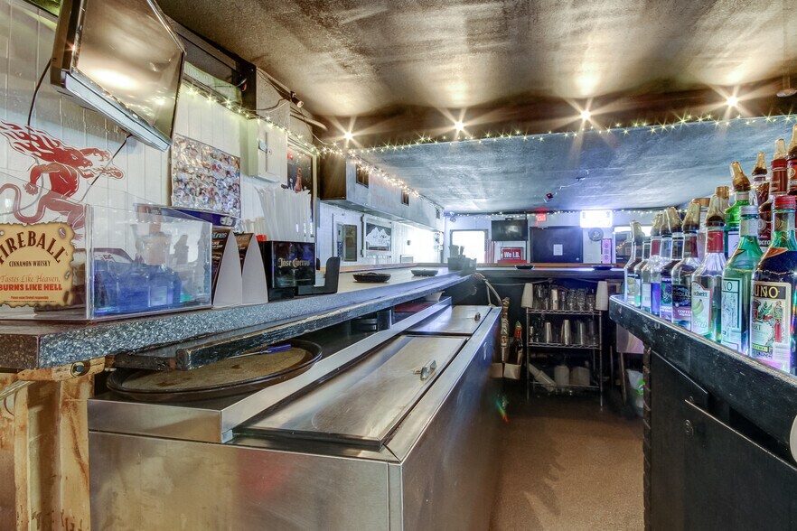 More Photos Of 5402 W US Highway 92, Plant City Bar For Sale