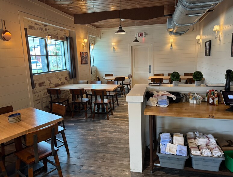 More Photos Of 101 Heights Blvd, Houston Restaurant For Sale