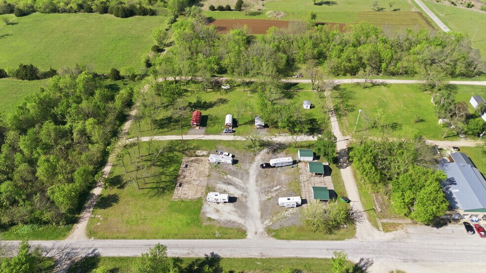 More Photos Of 74 2nd St, Moran Trailer Camper Park For Sale