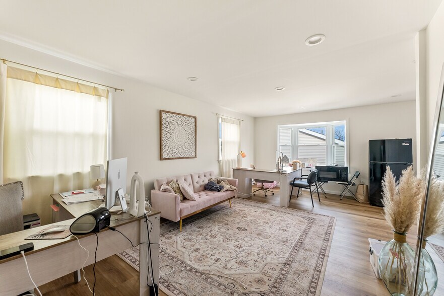 More Photos Of 2004 Bayshore Rd, Villas Medical For Sale