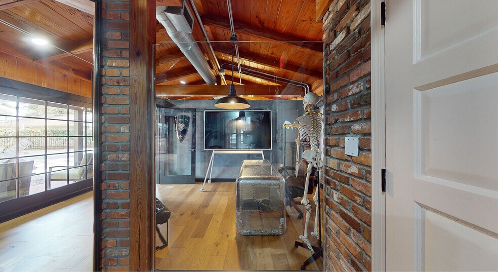 More Photos Of 3508 S Manhattan Ave, Tampa Health Club For Sale