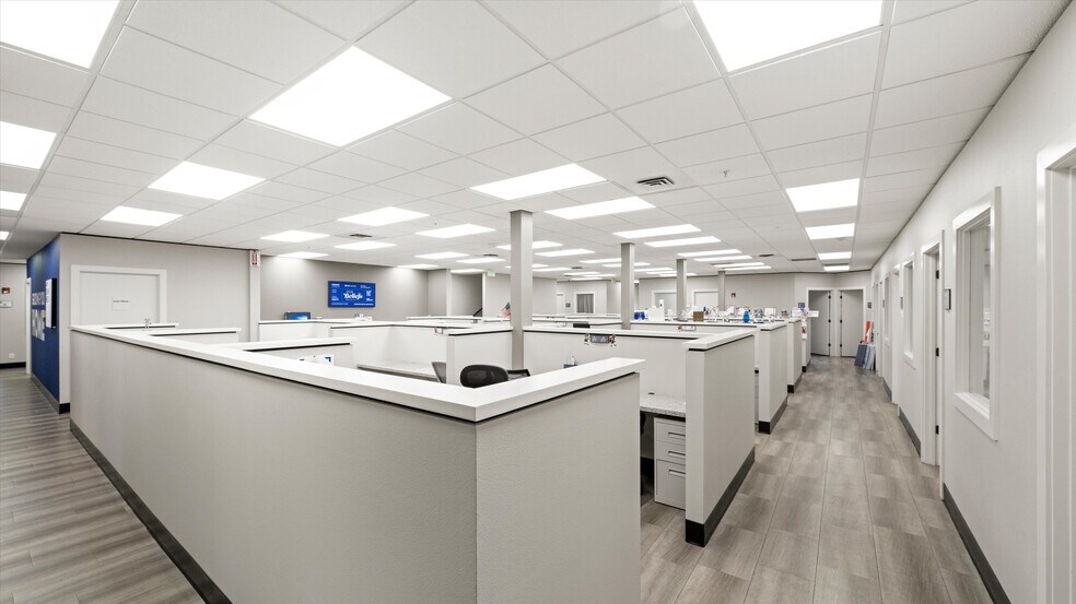 More Photos Of 8836 W Gage Blvd, Kennewick Office For Sale