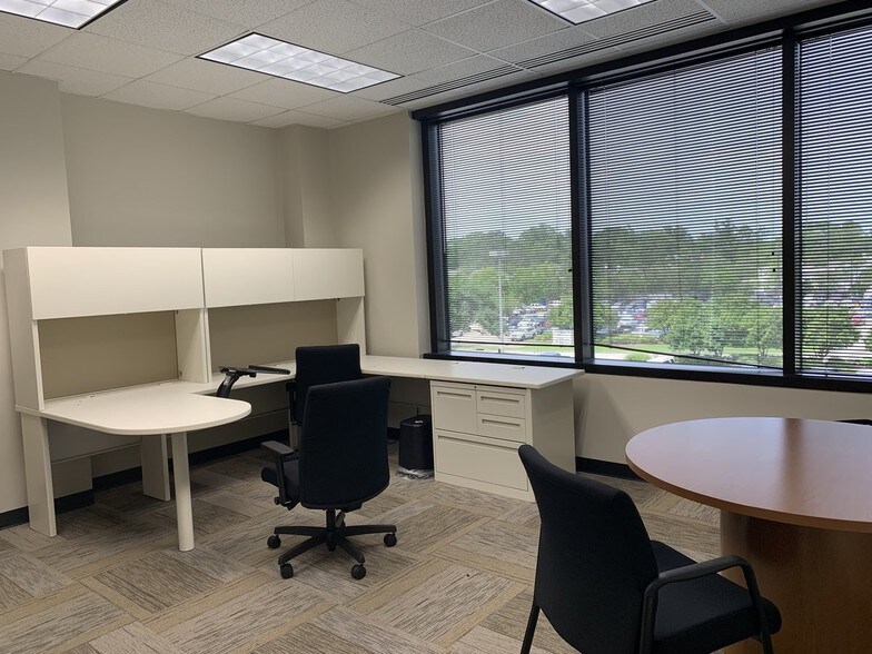More Photos Of 8545 United Plaza Blvd, Baton Rouge Office For Lease
