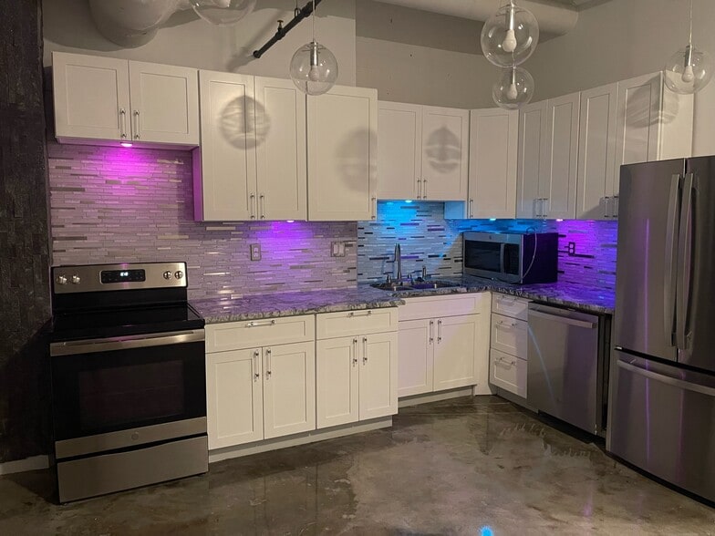 More Photos Of 555 Whitehall St SW, Atlanta Distribution For Lease