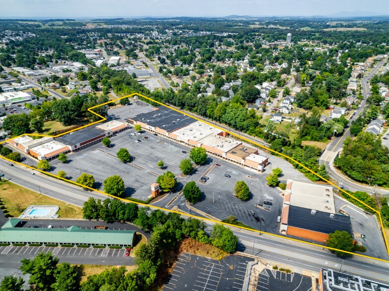 More Photos Of 801-901 W Broad St, Waynesboro Unknown For Sale