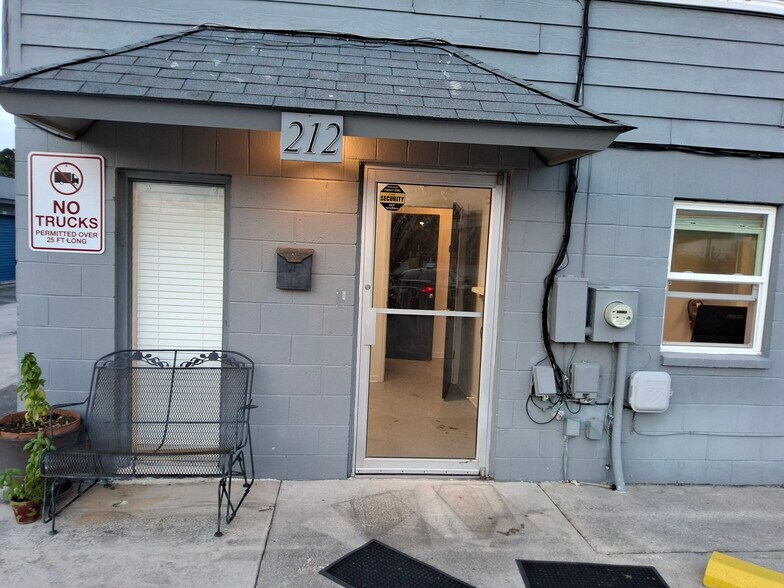 More Photos Of 212 Center St, Jacksonville Self Storage For Lease