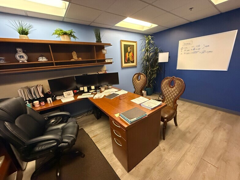 More Photos Of 202 E Earll Dr, Phoenix Medical For Sale