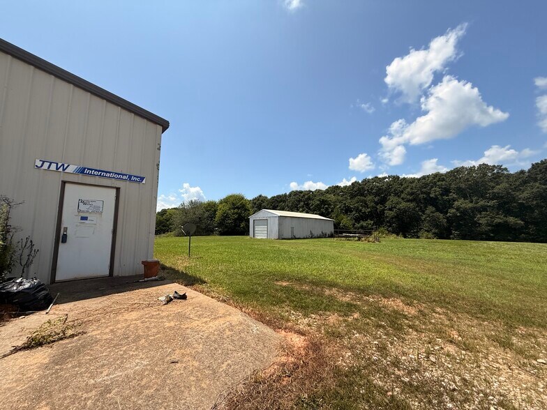 More Photos Of 2015 Hewell Rd NW, Dewy Rose Industrial For Sale