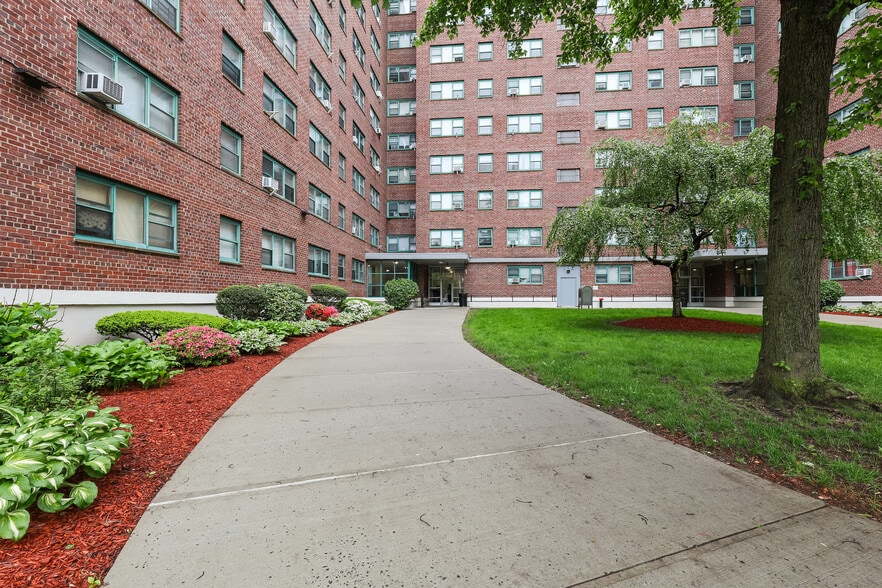 More Photos Of 20 Marshall St, Irvington Apartments For Lease