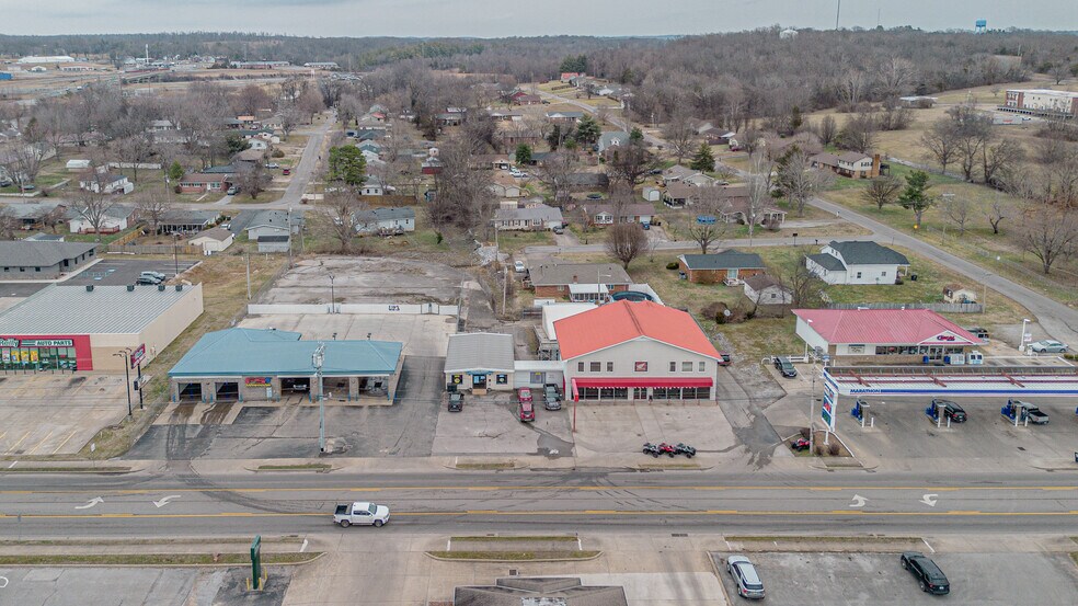 More Photos Of 1014 W Main St, Princeton Freestanding For Sale