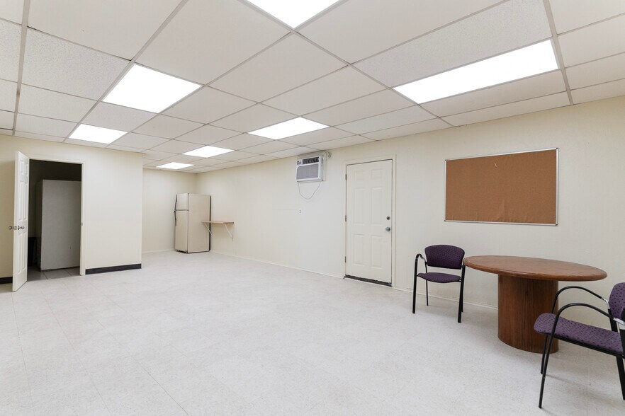 More Photos Of 2341 S Woodland Ave, Independence Warehouse For Sale
