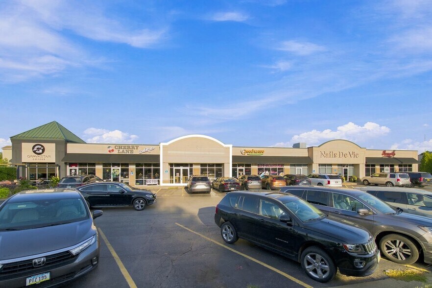 More Photos Of 3441 Devils Glen Rd, Bettendorf Storefront For Lease