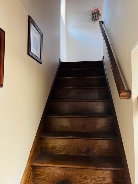 More Photos Of 110 Mineola Ave, Roslyn Heights Light Distribution For Sale