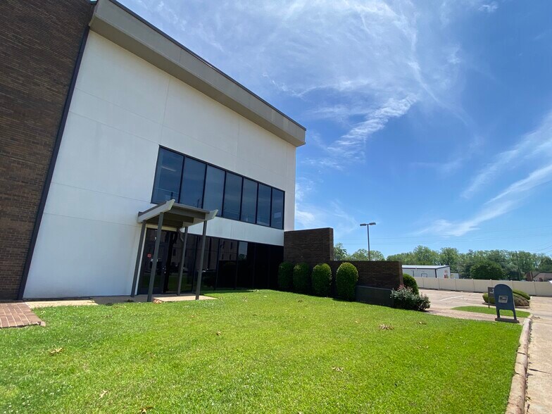More Photos Of 3007 Knight St, Shreveport Office For Lease