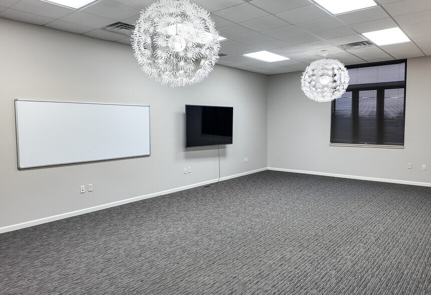 More Photos Of 5019-5023 S Bur Oak Pl, Sioux Falls Office For Lease