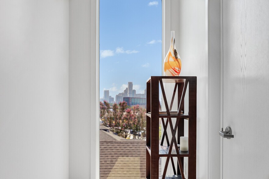 More Photos Of 2208 Lake Austin Blvd, Austin Office Residential For Sale