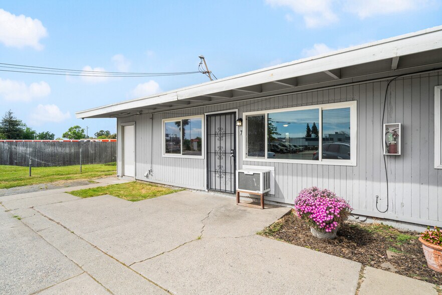 More Photos Of 2605 Albatross Way, Sacramento Apartments For Sale